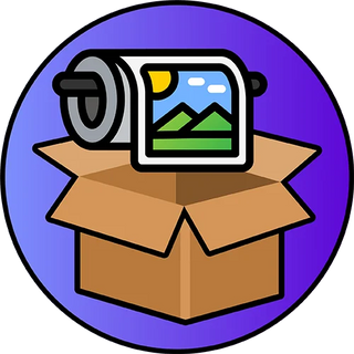 Caja de cartón abierta con un rollo impreso que muestra un paisaje, concepto de impresión digital UV DTF para empaques de imágenes personalizadas y entrega de contenido creativo.