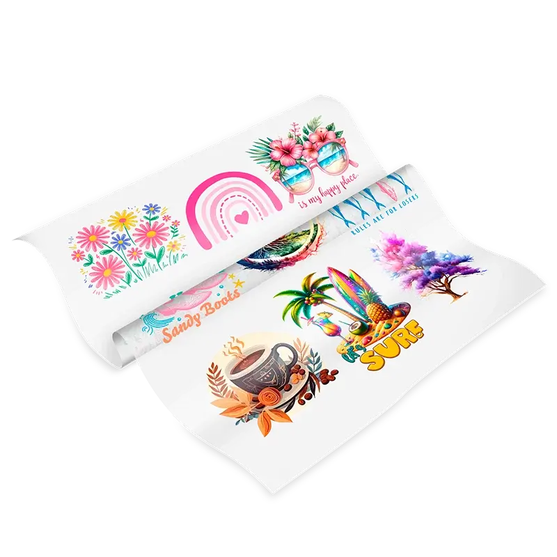 El alt text debe describir el contenido visual para accesibilidad y SEO. Incluye “Florida” de forma natural, la técnica (DTF), y el uso (t-shirts/custom designs).