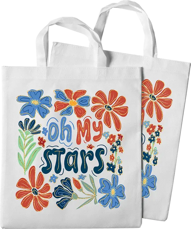 Dos tote bags blancas personalizadas con un colorido diseño floral y la frase 'Oh My Stars', que muestran una impresión de transfer DTF personalizada de alta calidad.