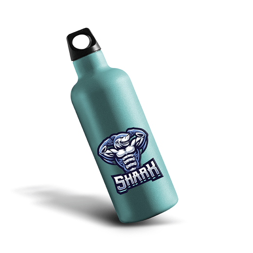 Botella de agua térmica color turquesa personalizada con el logo de una mascota tiburón musculoso, aplicado con UV DTF transfers profesionales para un acabado duradero y vibrante.