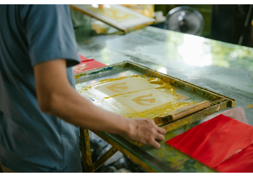 Screen Printing vs. DTF: Evaluating the Best Fit for Your Needs